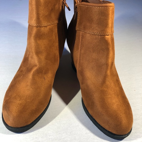 Olive Street Vegan Suede Wedge Side Zip Boot Sz 8 - Picture 3 of 7